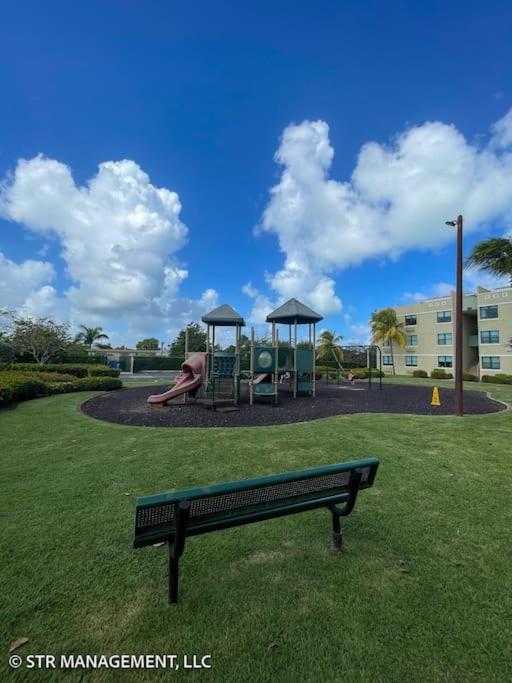 Upscale Condo At Aquatika Beach & Vacation Villas 洛伊萨 外观 照片